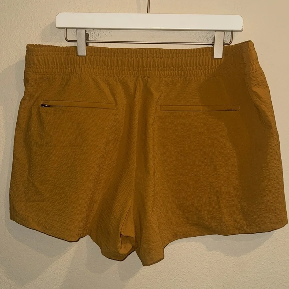 Athleta Textured Brooklyn Short Size 16 Gold Orange‎ Color